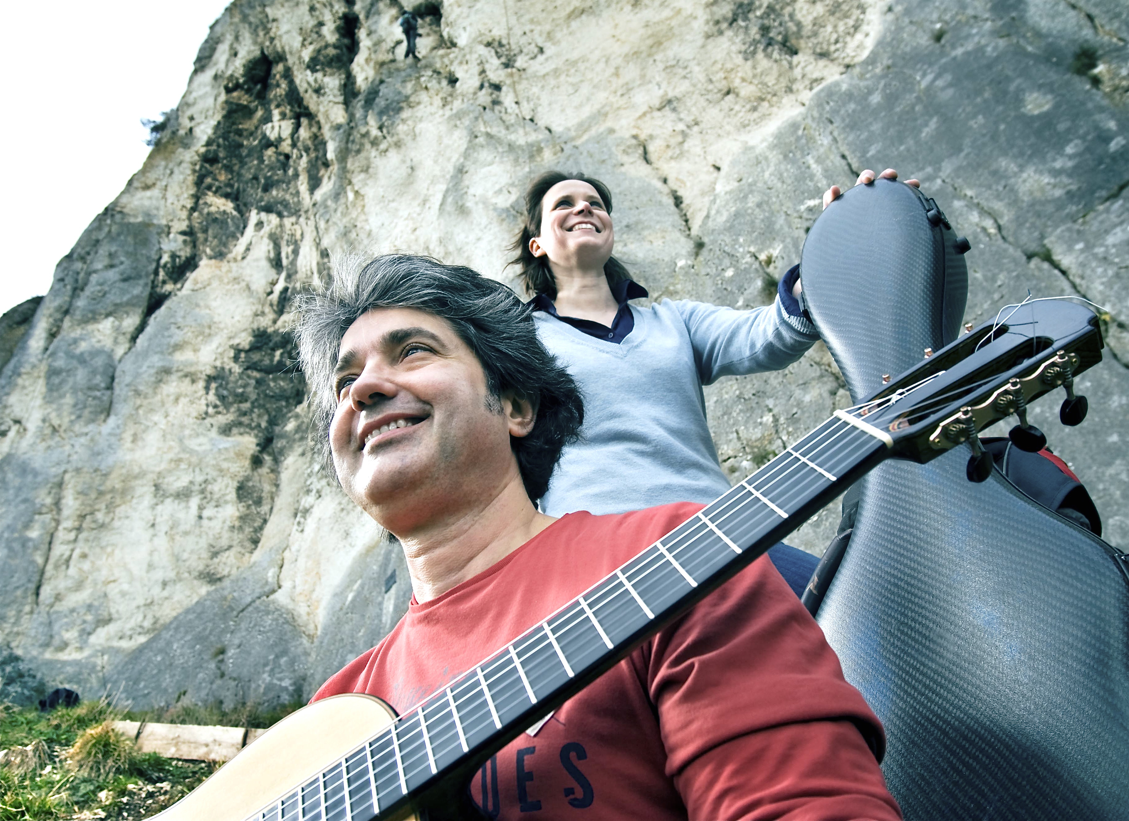 Stefan Grasse (Nürnberg) und Yvonne Zehner (Salzburg) erkunden gemeinsam ganz musikalisch die Fränkische Schweiz. Foto: Gerd Grimm