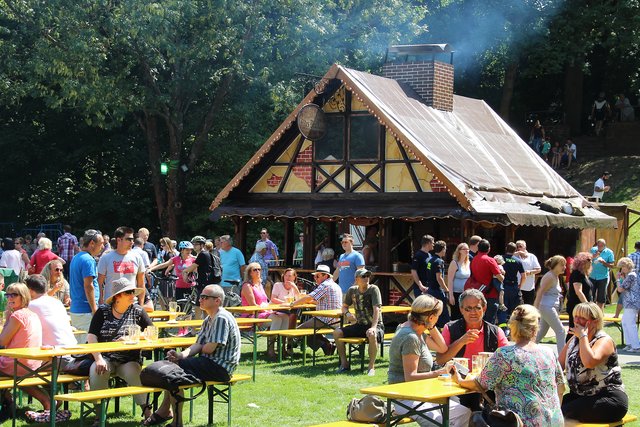 Die Gastro-Anbieter des Sommer Nachts Balls verwöhnten auch die Gäste des Stadtpark-Frühschoppens | Foto: tom