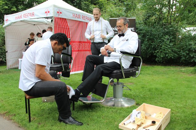 Noch schnell die Schuhe poliert | Foto: tom