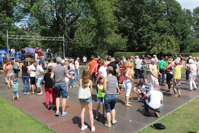 Bei hochsommerlichen Temperaturen füllten sich die Tanzflächen. | Foto: tom