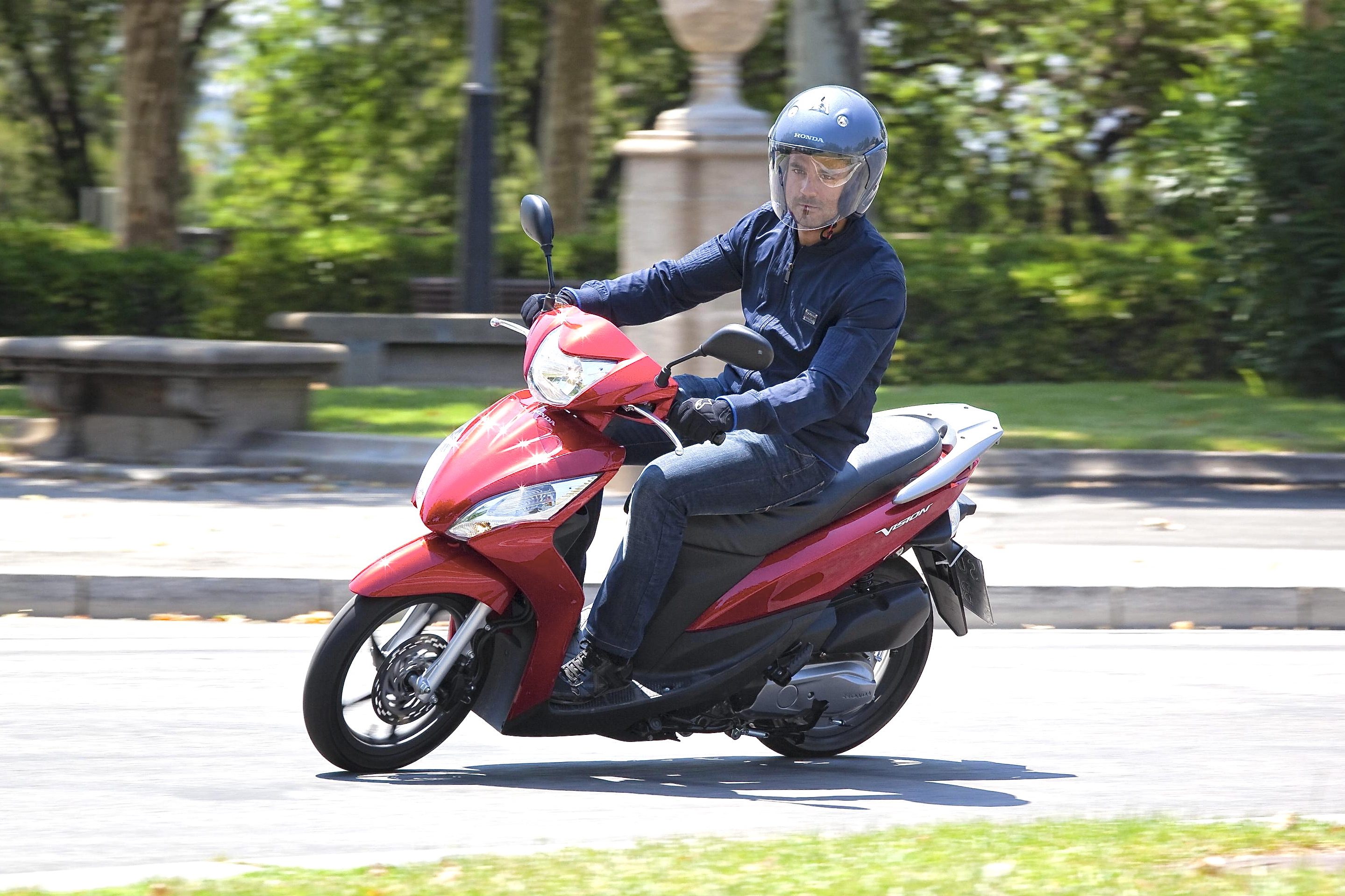 Sicherheit hat Vorrang –auch vor kühlendem Fahrtwind im Sommer. Foto: Auto-Medienportal.Net/Honda