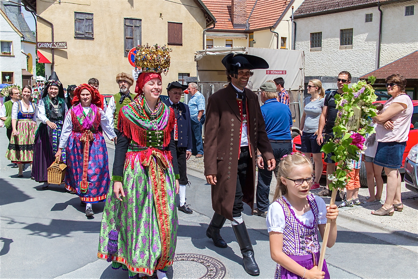 Wie bereits am 14. Juni bewegt sich auch am 16. August wieder ein großer Festzug durch Waischenfeld. Foto: Roland Rosenbauer