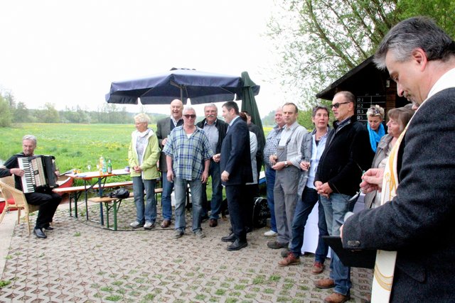 In gemütlicher Runde wurde die Eröffnung des Bootsverleih gefeiert. Fotos: Ursula Kaiser-Biburger