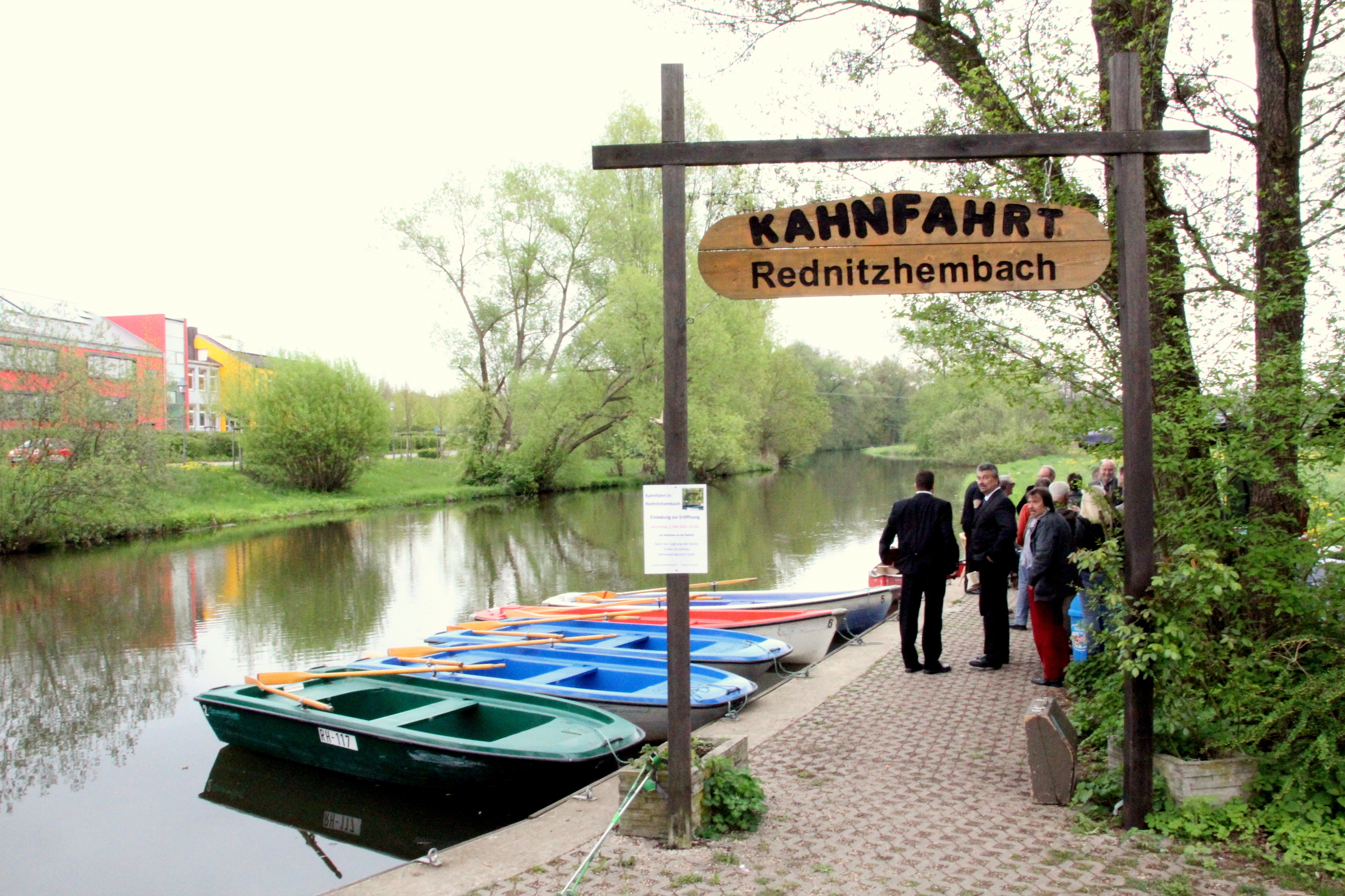 Direkt an der Straßeneinmündung der Walpersdorfer Straße in den Bereich "Zwischen den Brücken" liegt der Bootsverleih von Roland Laschinger alias Doc Knotz. Fotos: Ursula Kaiser-Biburger