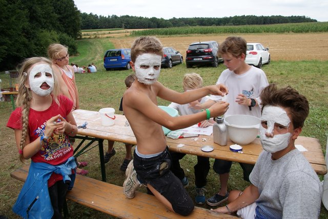 Zeltlager 2013 - Gipsmasken basteln Fotos: Johannes Anderl