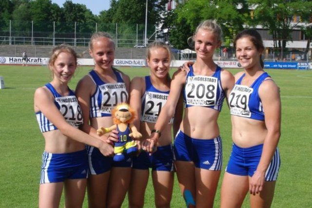 Die weibliche U16-Gruppe konnte auch höchst zufrieden sein - Highlight war Staffel-Bronze. Fotos: LAC Quelle Fürth