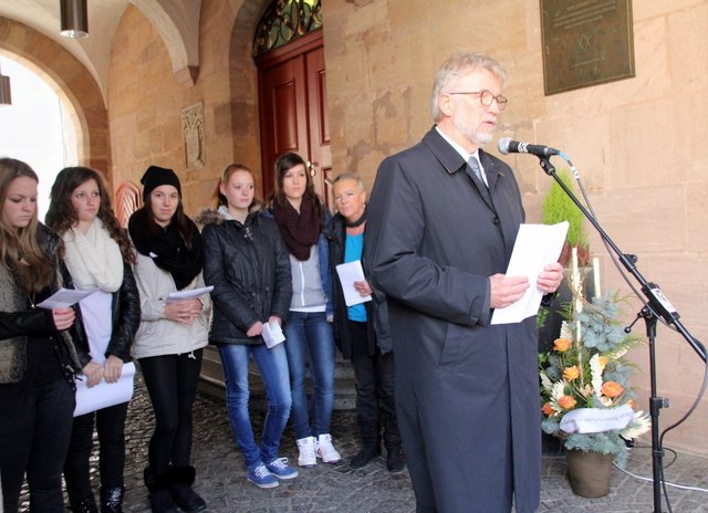 Die Stadt Schwabach wurde durch Bürgermeister Dr. Roland Oeser vertreten, der in seiner Ansprache an das  "friedliche und respektvolle" Miteinander in Schwabach appellierte. Fotos: Ursula Kaiser-Biburger