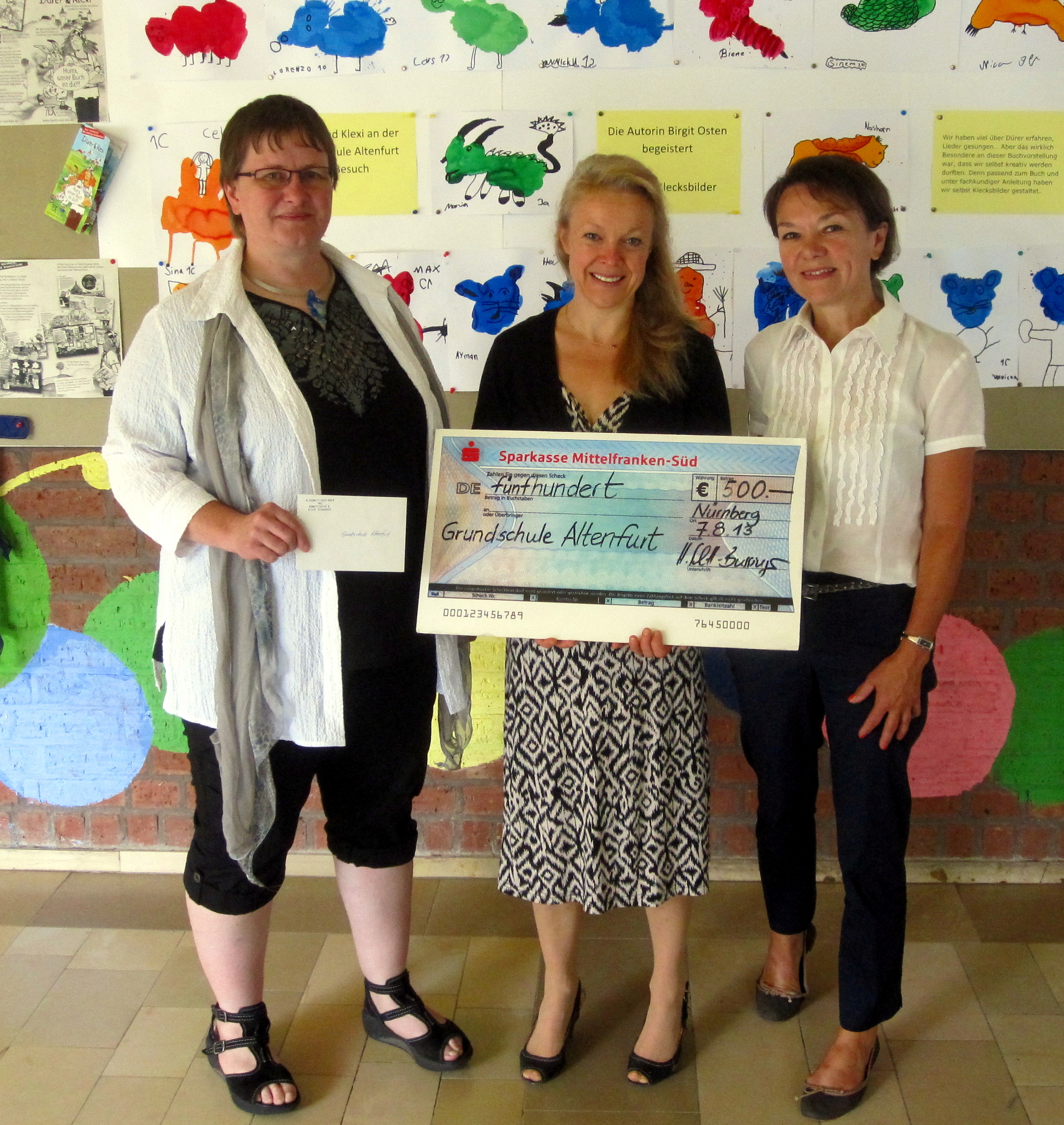 Frau Sabine Teibach, Schulleiterin Tanja Beitelstein und Abgeordnete Helga Schmitt-Bussinger. Foto: Redaktion Mein Mitteilungsblatt
