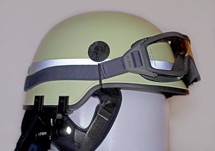Neuer Feuerwehrhelm mit Schutzbrille Foto: Manfred Meier