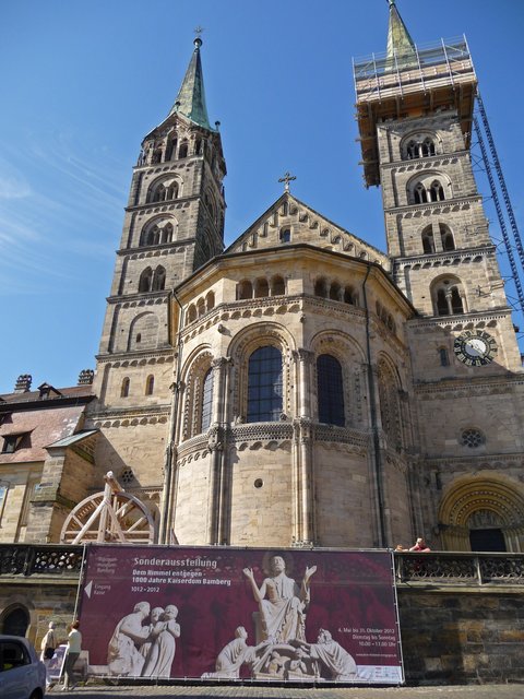 Der alterwürdige Bamberger Dom bietet ein imposantes Bild.
