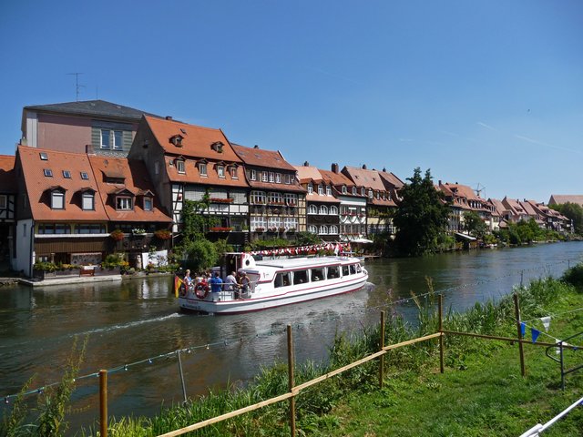 Eintauchen in die Geschichte bei einer Dampferfahrt durch "Klein-Venedig"