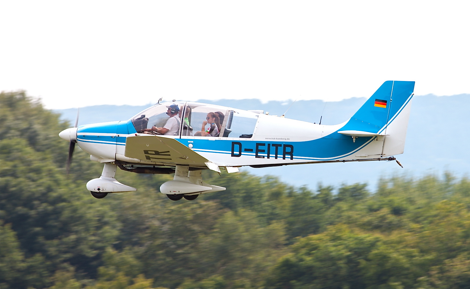Es geht wieder hoch hinaus: Der Luftsportclub Forchheim feiert am 29./30. August sein diesjähriges Flugplatzfest. Foto: R. Rosenbauer