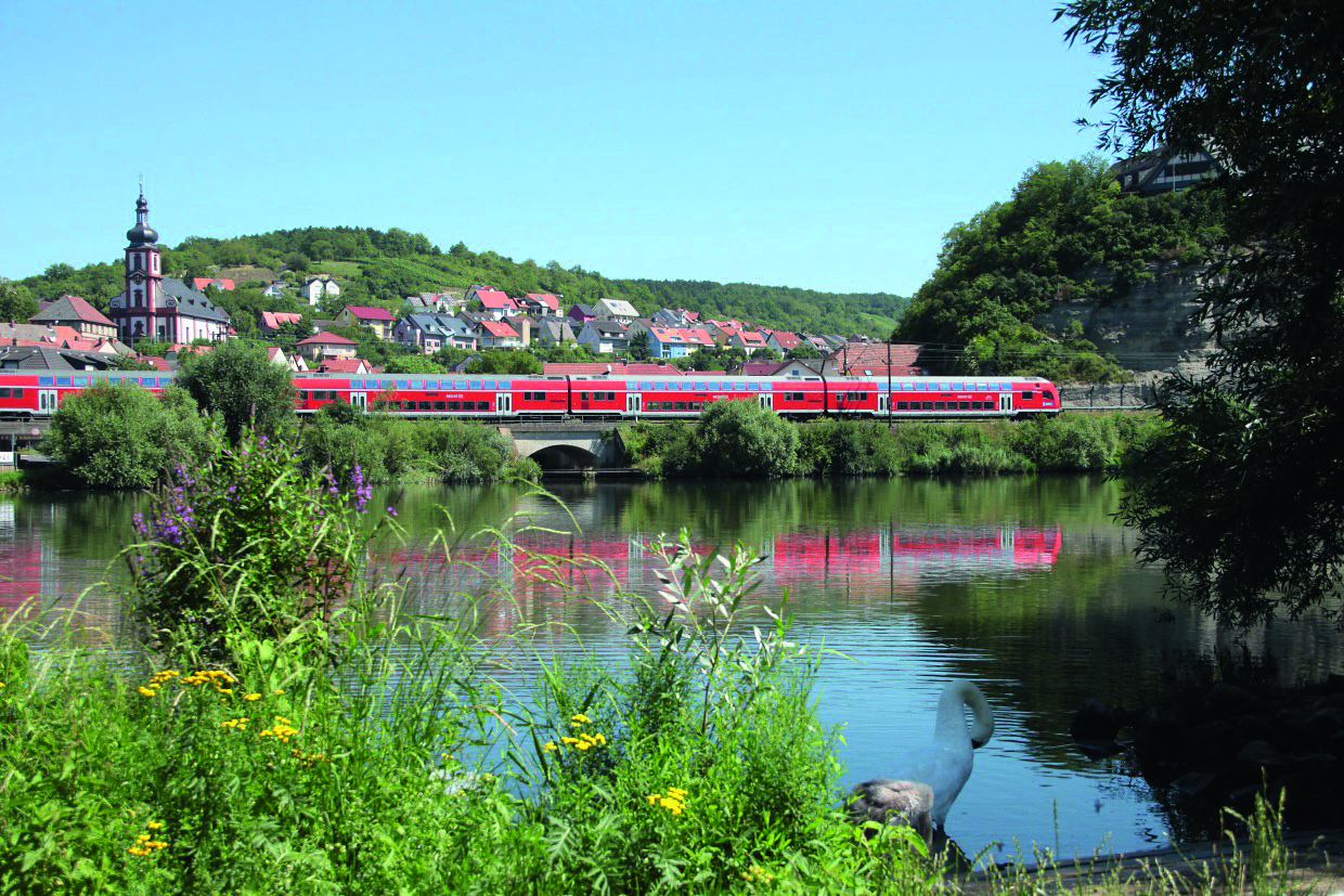 Der Main-Spessart-Express bei Retzbach.