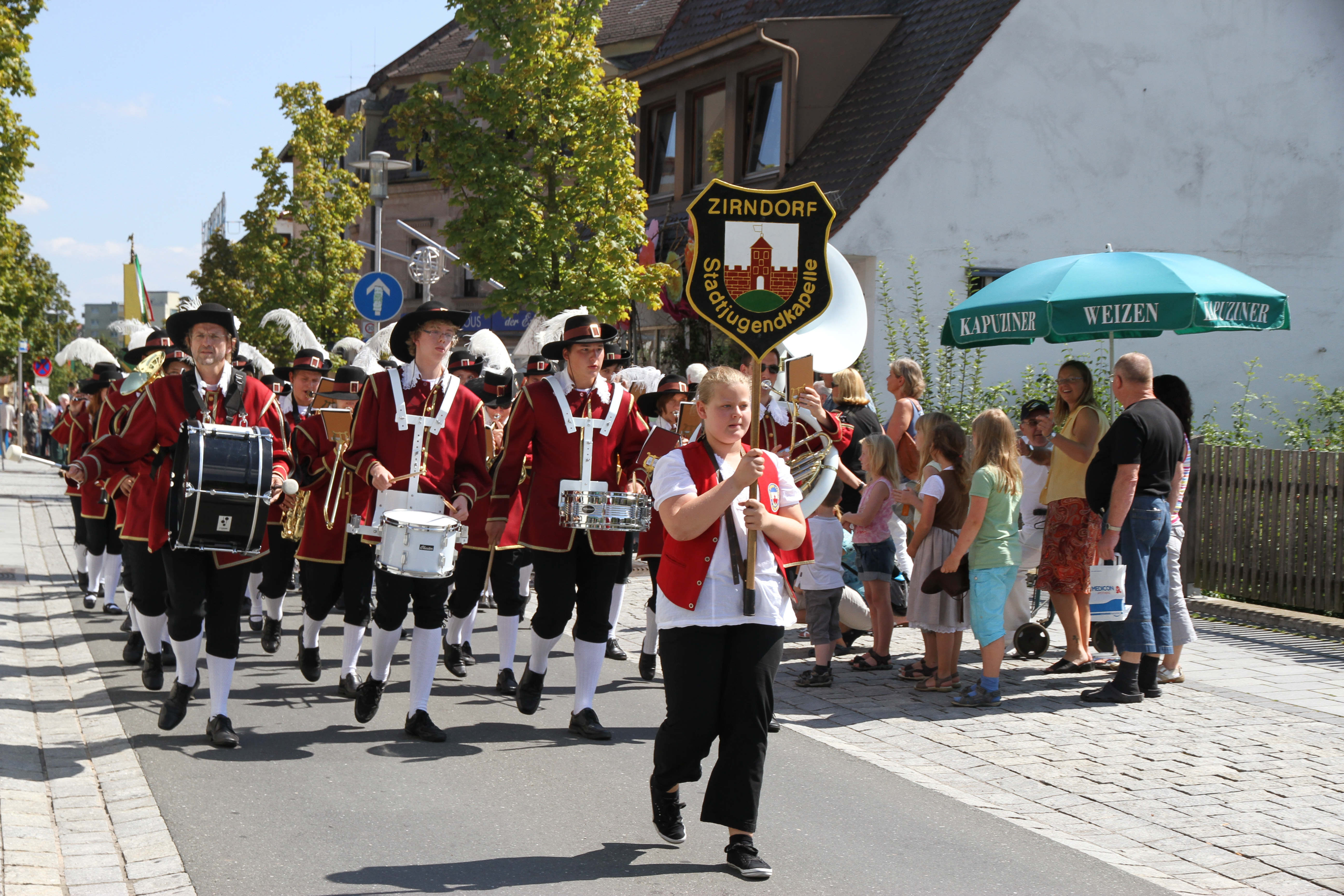 Zahlreiche Musikgruppen nehmen am großen Festzug am Samstag teil.