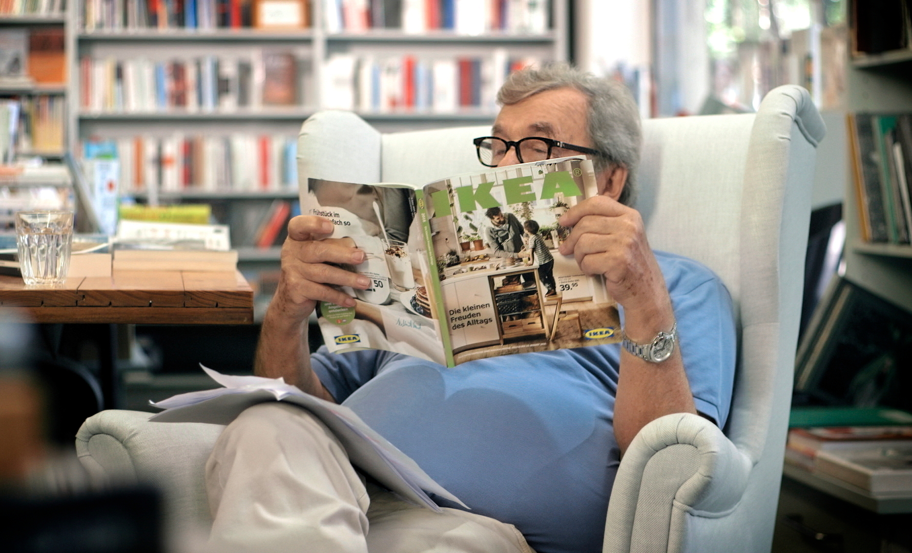 Der Knaller: Literaturkritiker Hellmuth Karasek rezensiert IKEA Katalog 2016.