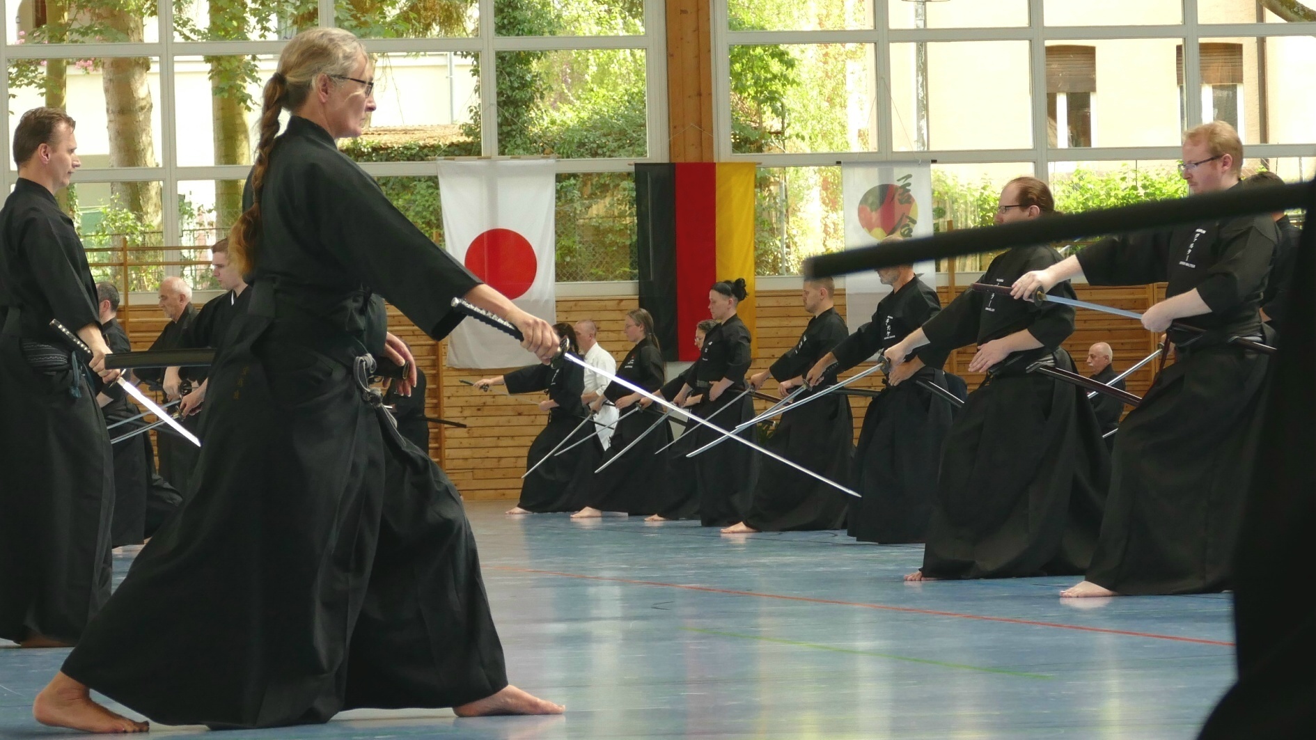 Über 100 Iaido-Praktizierende nahmen am Sommer-Seminar des Deutschen Iaido Bundes in Bad Homburg teil.