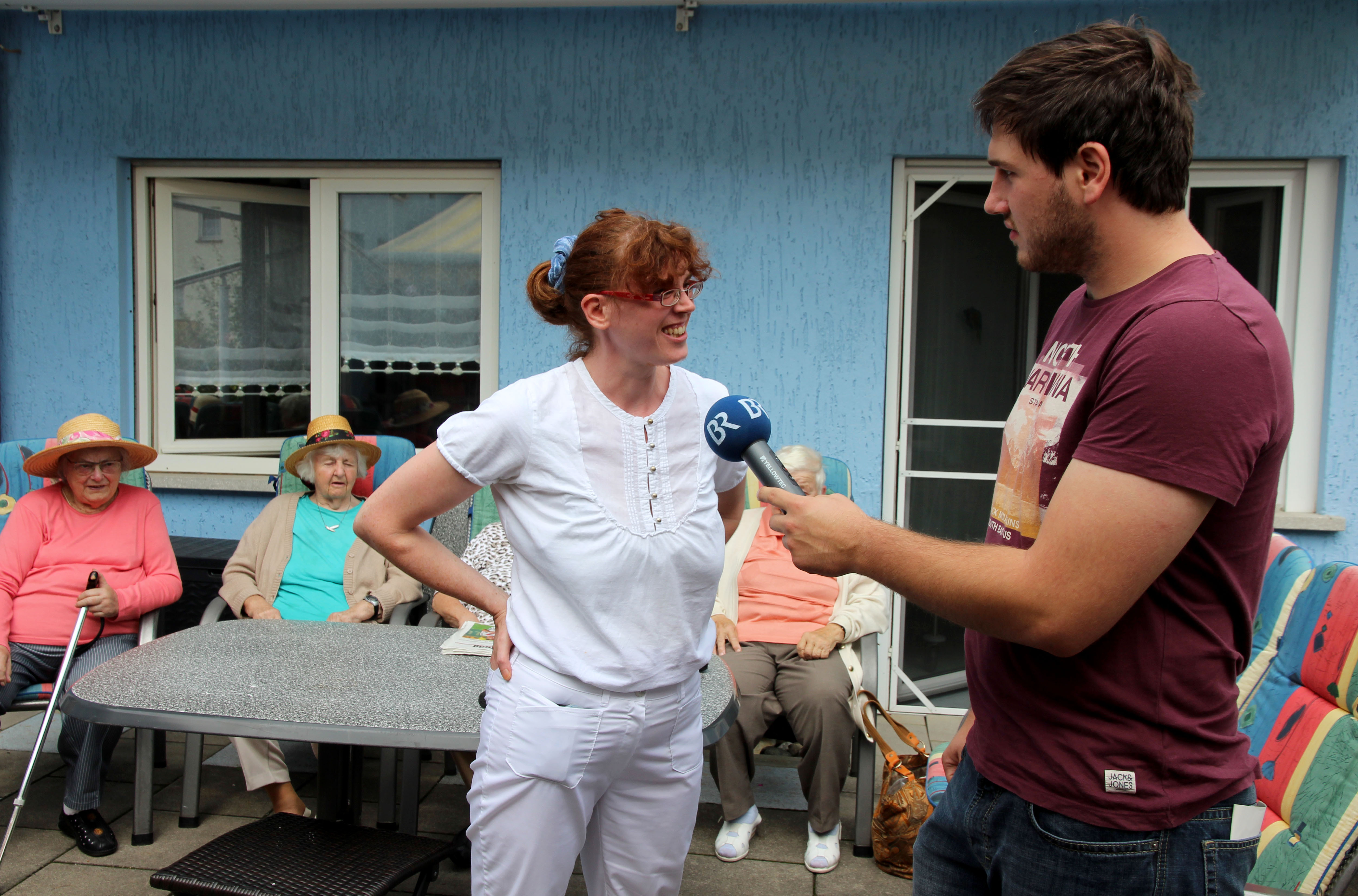 Simone Geitner stand BR-Reporter Christoph Schneider Rede und Antwort. Der Beitrag zur berufliche Inklusion wird am Mi, 26.8.15 auf Bayern2-Radio zwischen 13.30 und 14.00 Uhr, gesendet.