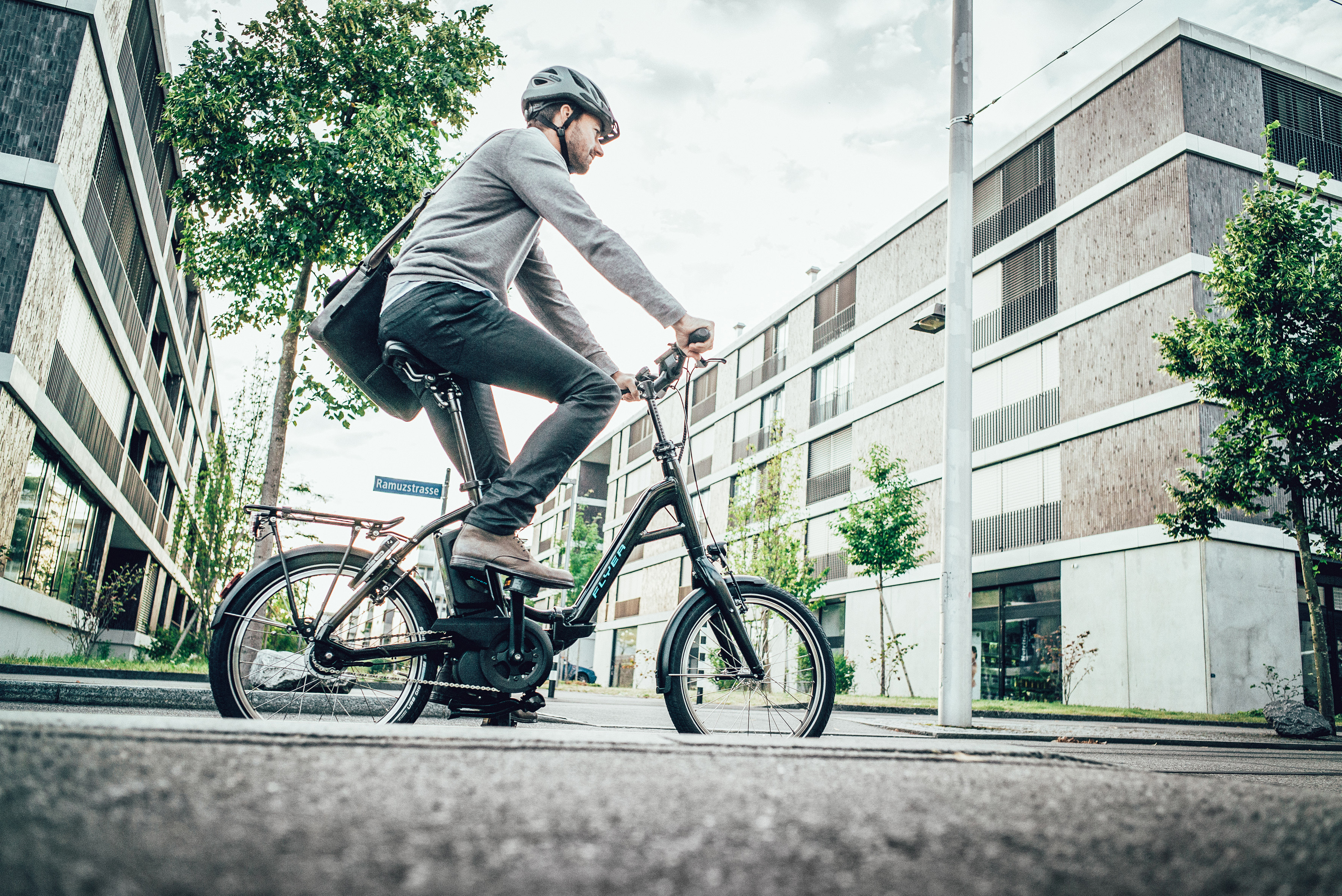 Trotz kompakter Abmessungen soll das faltbare Flyer ,,Pluto" dem Fahrkomfort eines ,,großen" E-Bikes möglichst nahekommen.