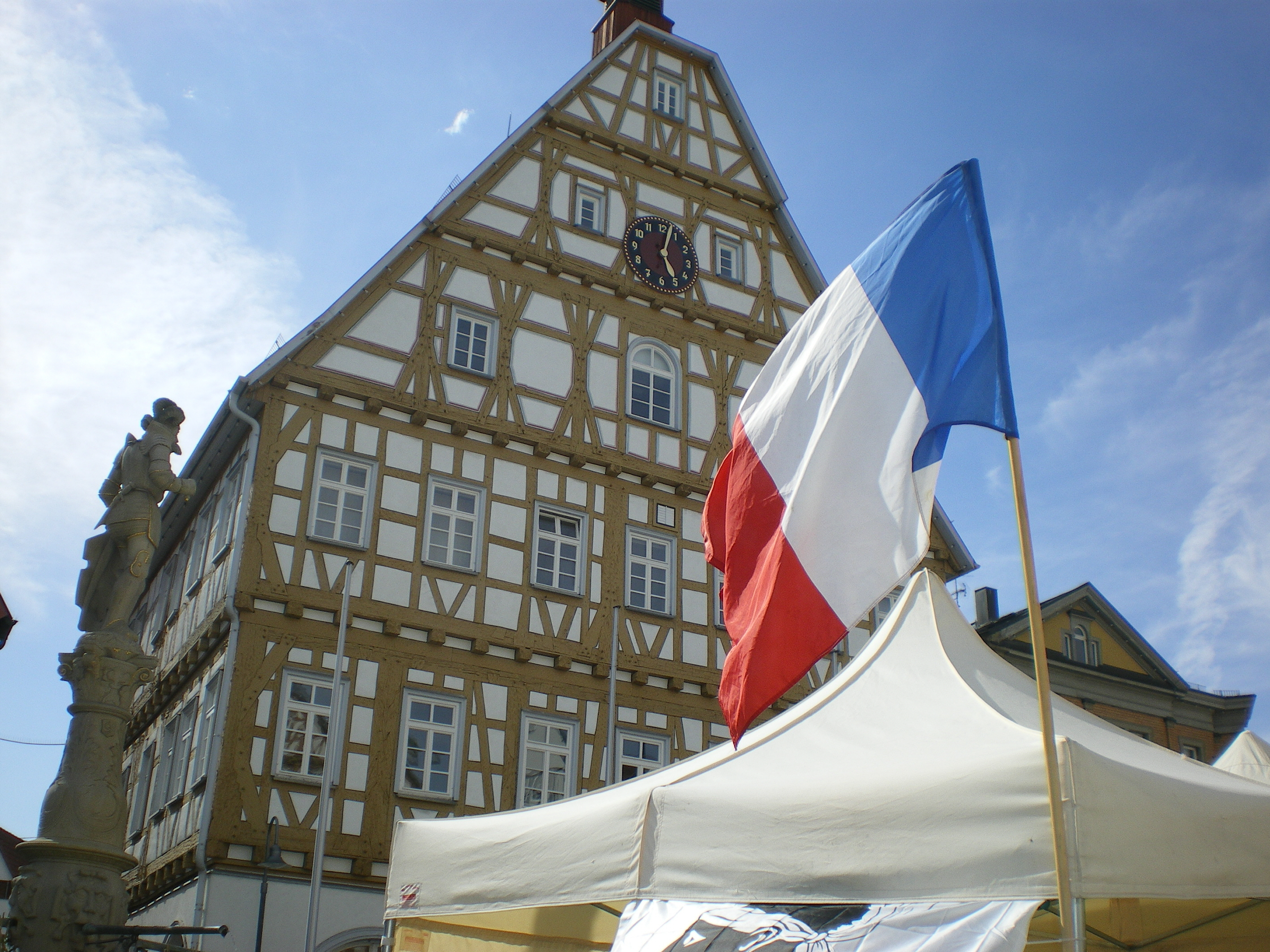 Französischer Markt wieder in Erlangen.