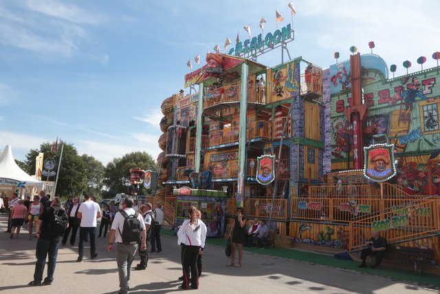 Vorgeschmack aufs Nürnberger Herbstvolksfest 2015. | Foto: bayernpress