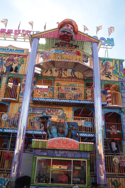 Vorgeschmack aufs Nürnberger Herbstvolksfest 2015. | Foto: bayernpess