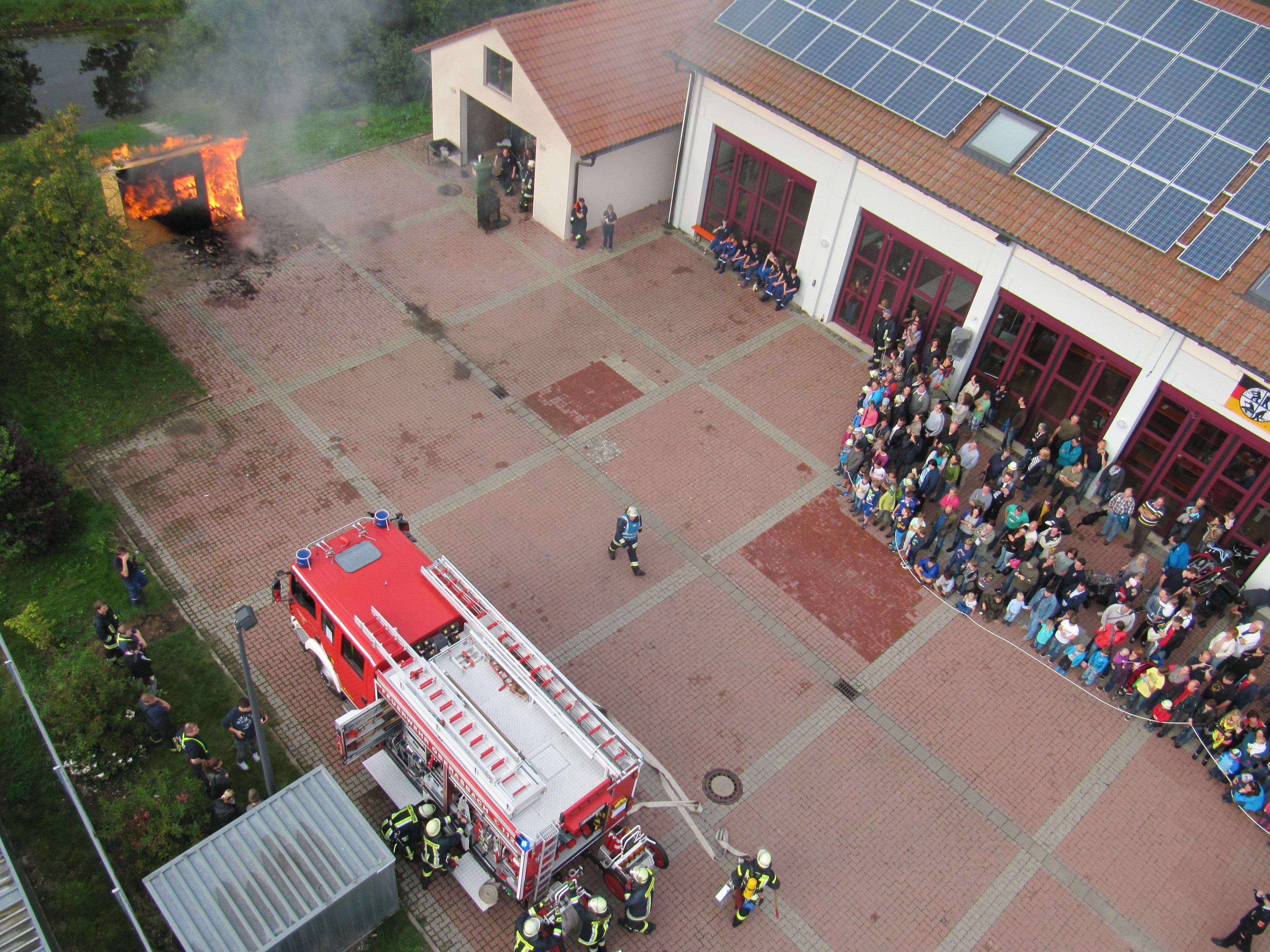 Abschlussübung der freiwilligen Feuerwehren aus Oberasbach beim Aktionstag der Stützpunktwehr 2014