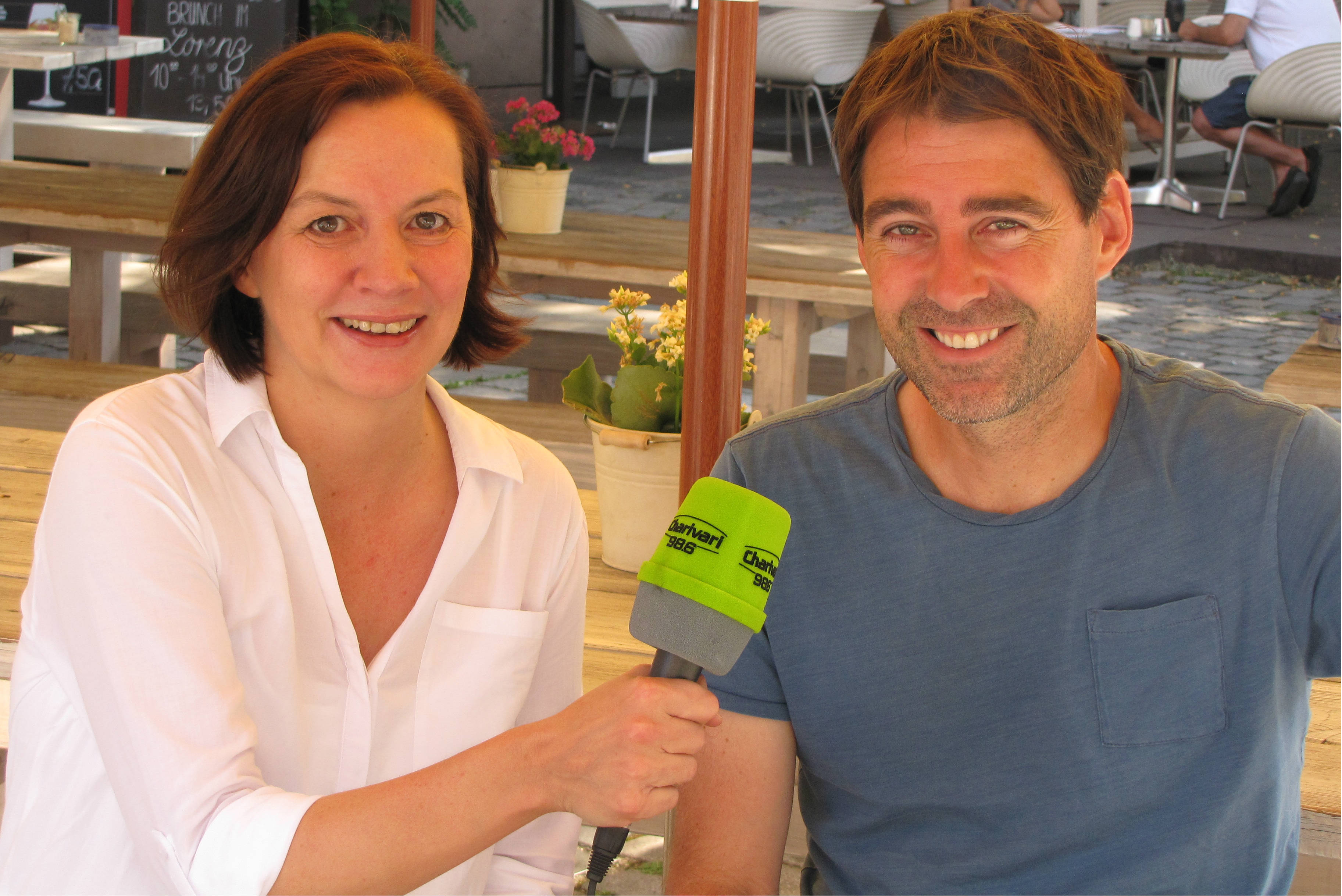 Für ihr Charivari Promifrühstück hat sich Petra Seel mit Club-Trainer René Weiler im Restaurant „Lorenz“ in der Nürnberger Altstadt getroffen.