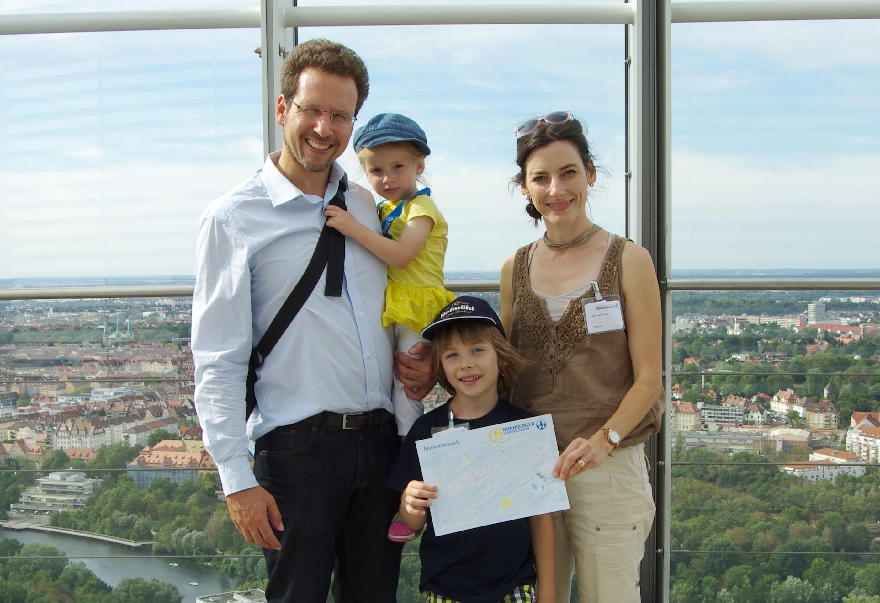 Die Familie beim gemeinsamen Besuch im Business Tower.