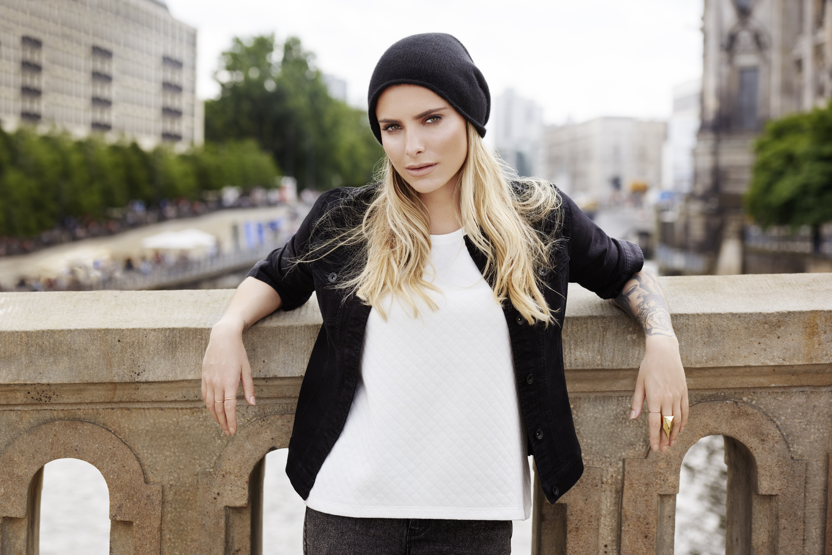 Sophia Thomalla präsentiert Mode und Kosmetik von Lidl.