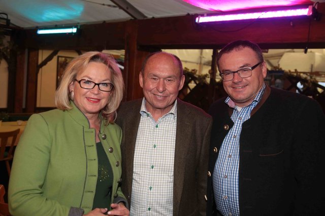 ,,Schwarze Nacht" auf dem Herbstvolksfest. | Foto: bayernpress