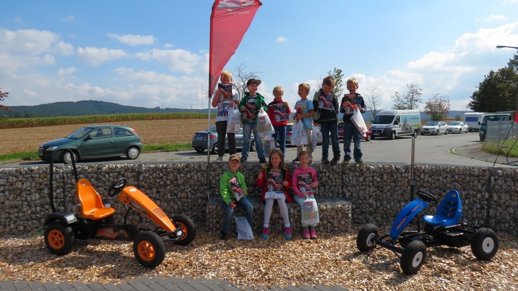 Spaß beim Ferienprogramm auf der Gokartbahn hatten die Kinder aus Burgthann.