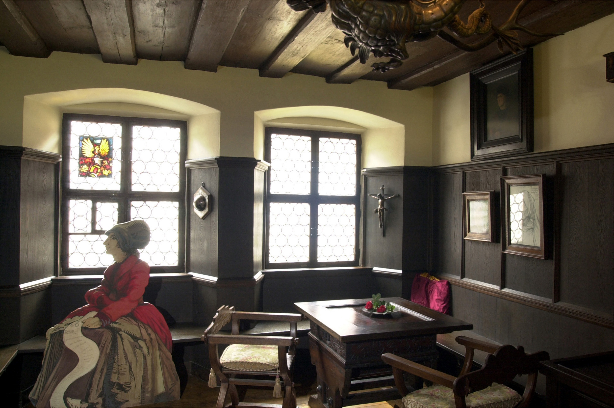 Das vierstöckige, spätmittelalterliche Bürgerhaus beim Tiergärtnertor, das Albrecht Dürer von 1509 bis 1528 bewohnte, dient heute als Museum und zeigt Leben und Werk des berühmten Nürnberger Künstlers (1471-1528).