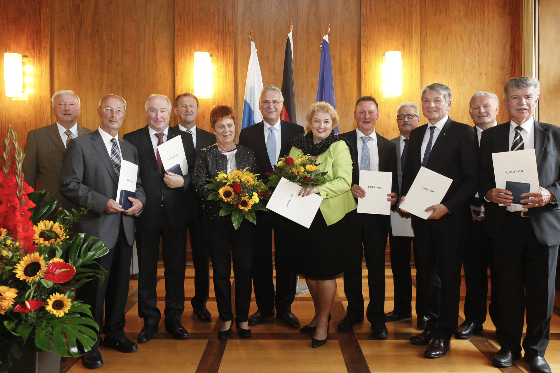 Verleihung der Kommunalen Verdienstmedaillen in Silber und Bronze durch den Bayerischen Innenminister Joachim Herrmann im Schönen Saal des Nürnberger Rathauses.