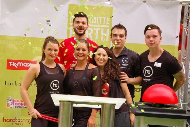 Auch das Team vom Madonna-Fiitnesstudio "Hard Candy" feierte mit. Foto: Kröger
