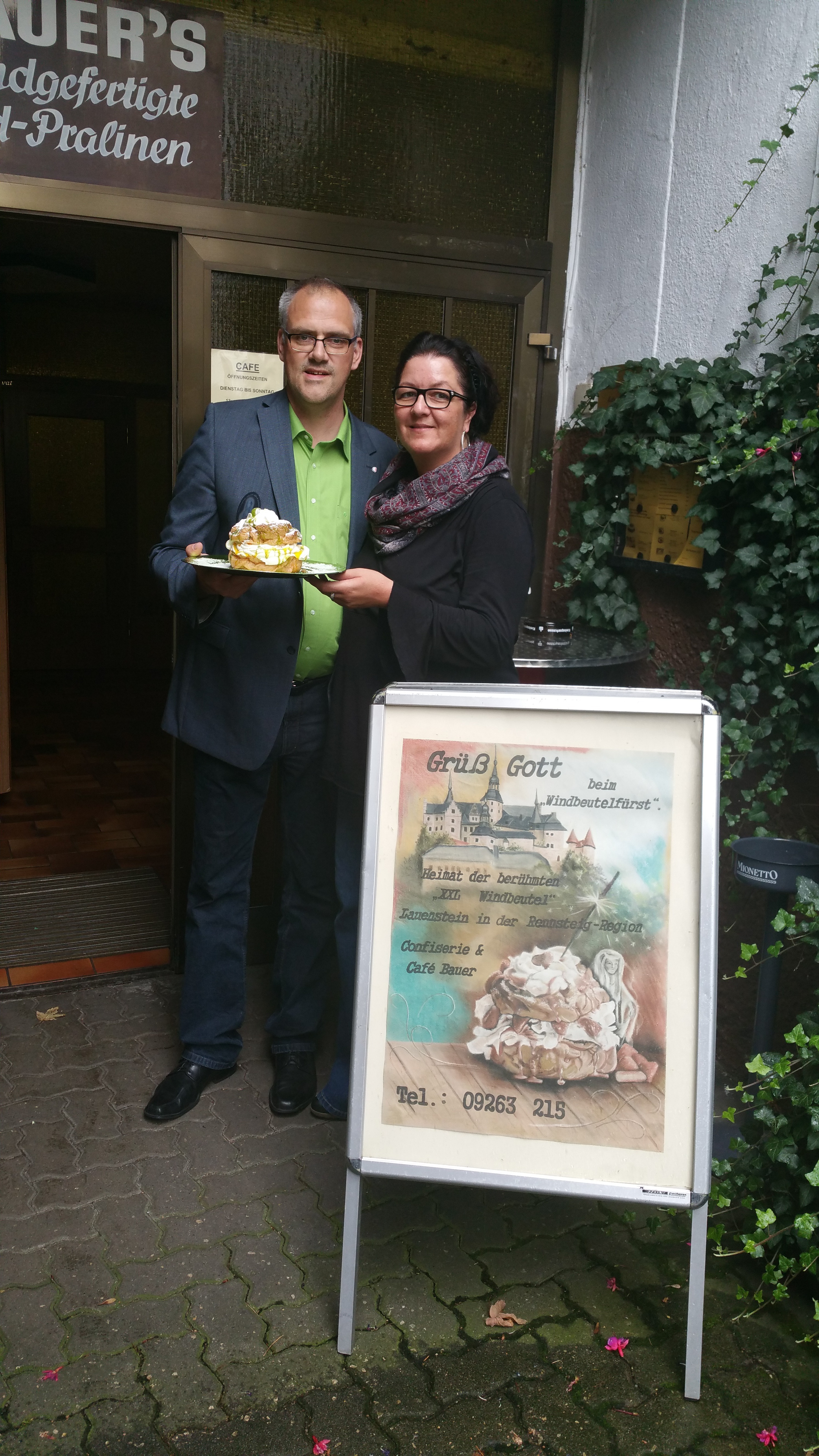v.l.n.r. VdK Stein Ortsvorsitzender Herr Stephan Beck und Kassierin Frau Ramona Beck