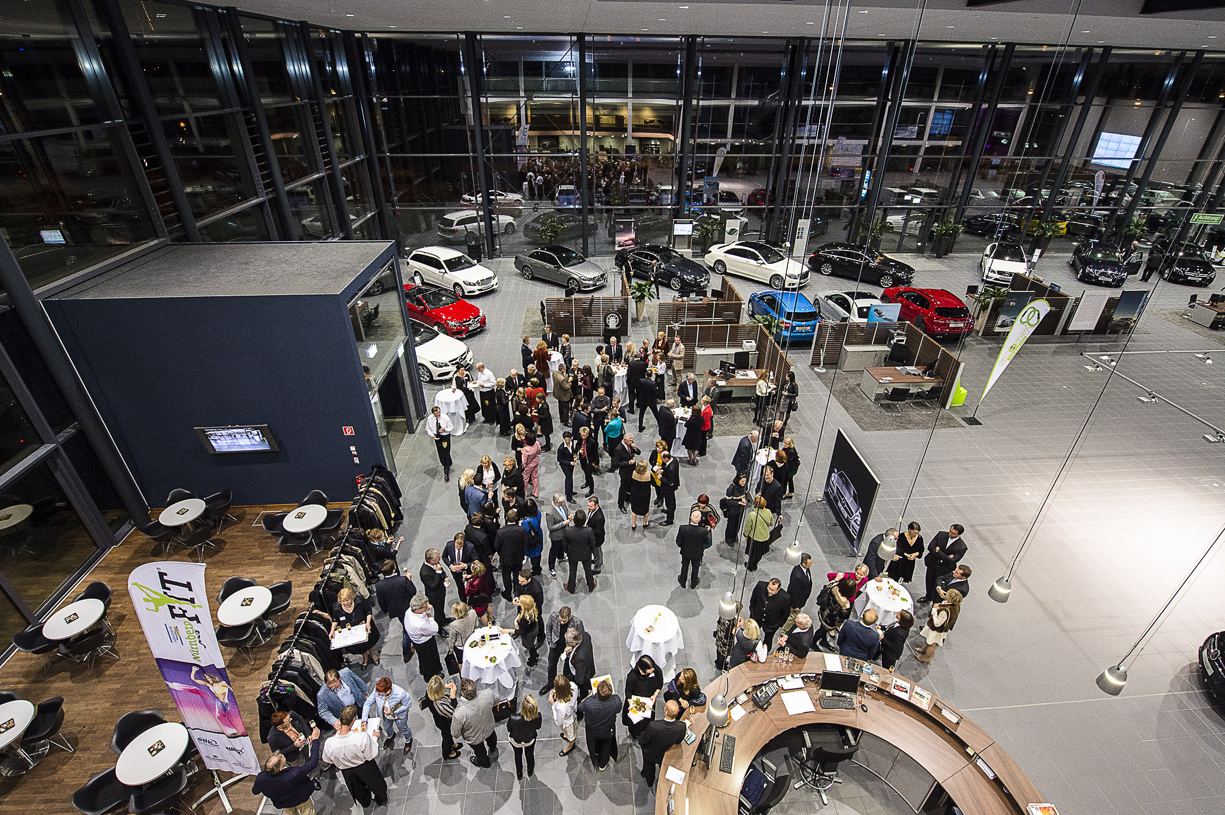 Benefiz-Dinner ,,Dürers Gaumenfreuden" des Lions Club Albrecht Dürer in der Daimler AG Niederlassung Nürnberg.