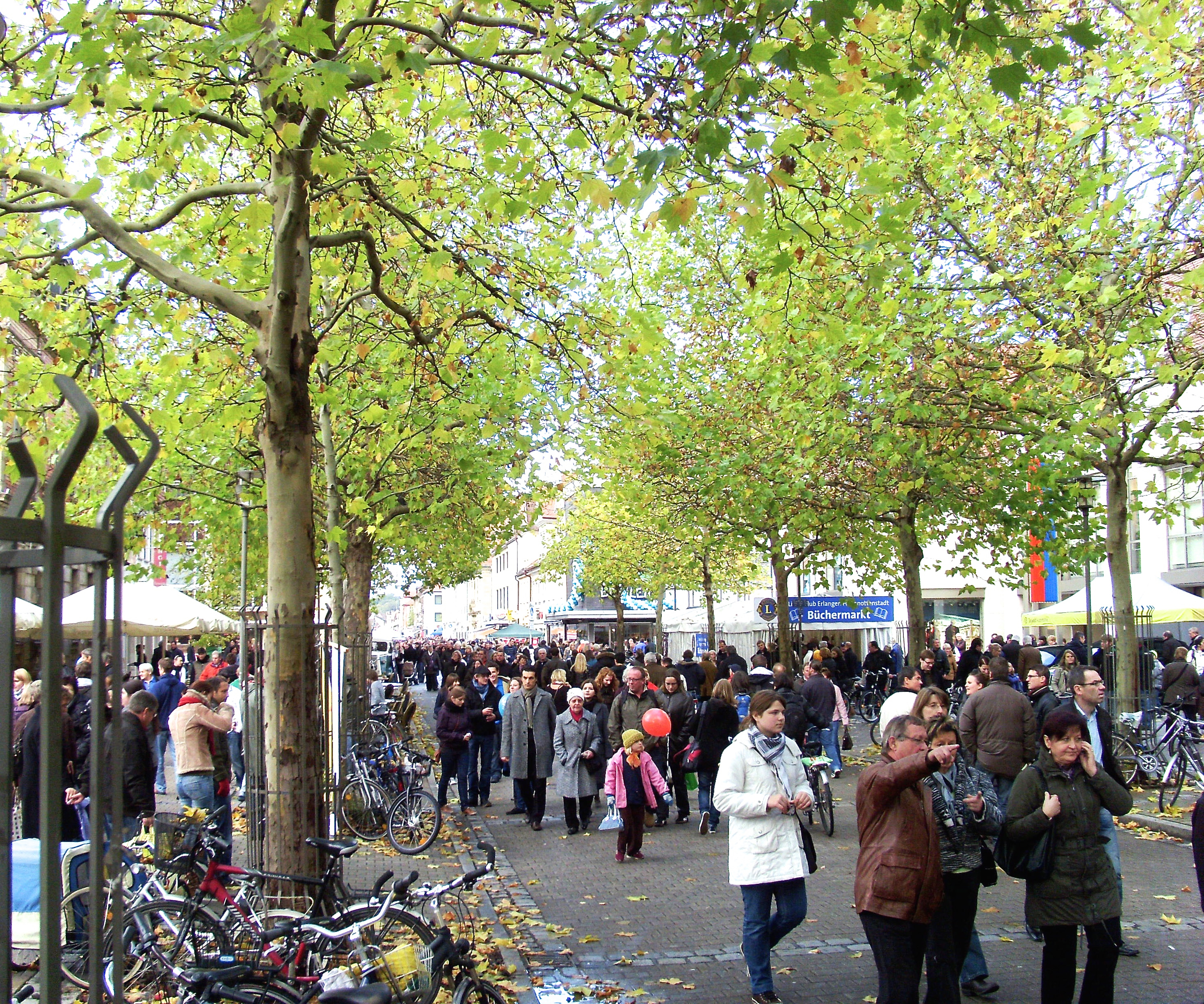Der Erlanger Herbst lockt die Besucher traditionell „in hellen Scharen“ an. Foto: ETM