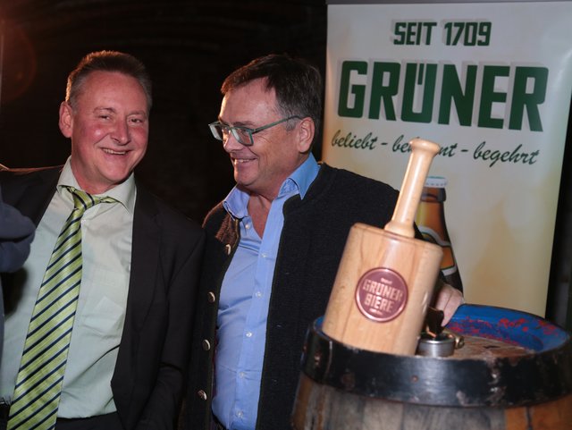 OB Dr. Thomas Jung (l.) und Tucher Geschäftsführer Fred Höfler im Grüner Felsenkeller | Foto: Udo Dreier/bayernpress
