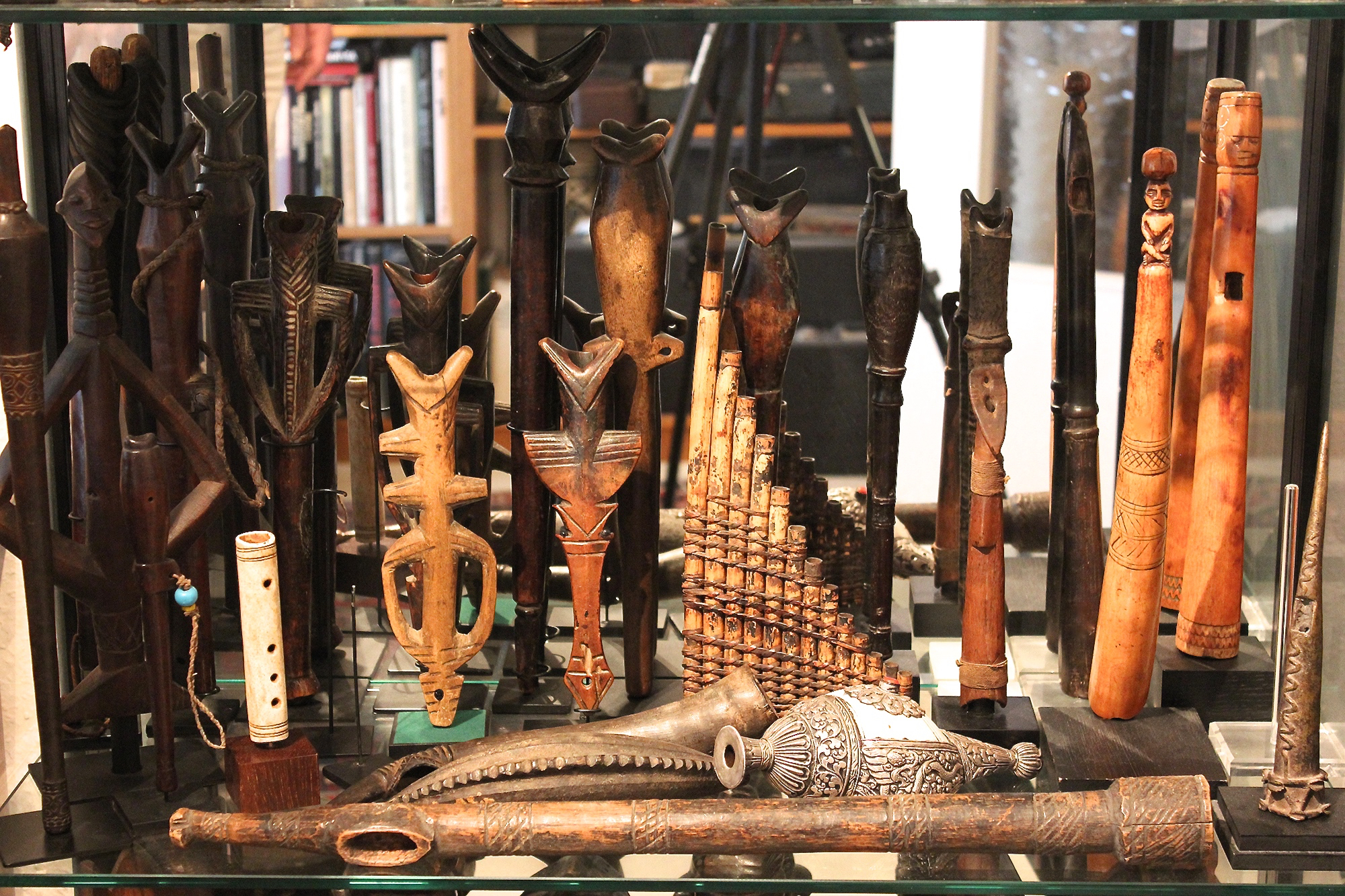 Eine Sammlung afrikanischer Musikinstrumente. Foto: oh