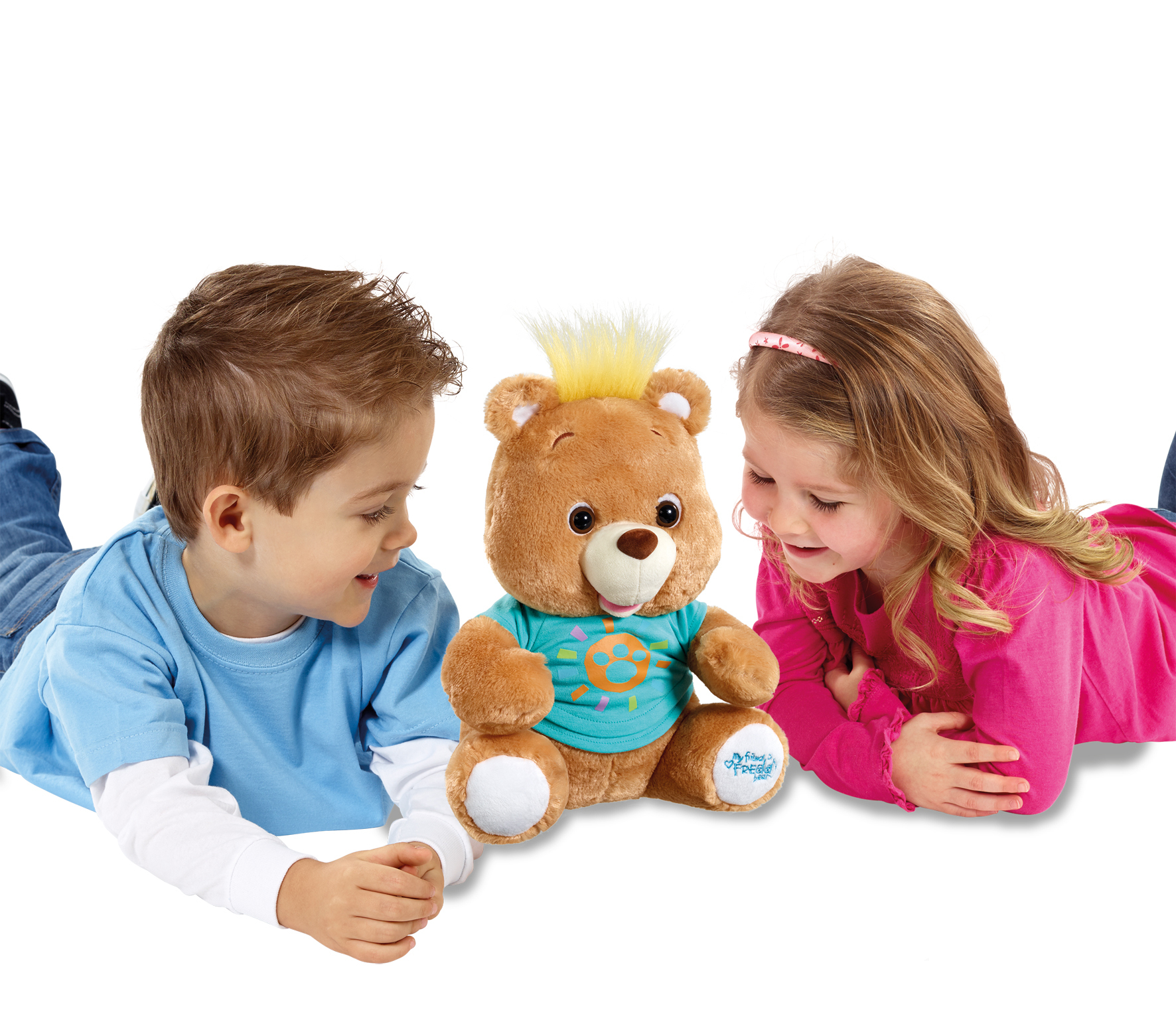 Ein Kuscheltier, das spricht, den Namen des Kindes weiß, sich an den Geburtstag von Mama erinnert? Freddy Bär ist das erste sprechende Kuscheltier, das Kind, seine Familie und Lebenswelt kennt.