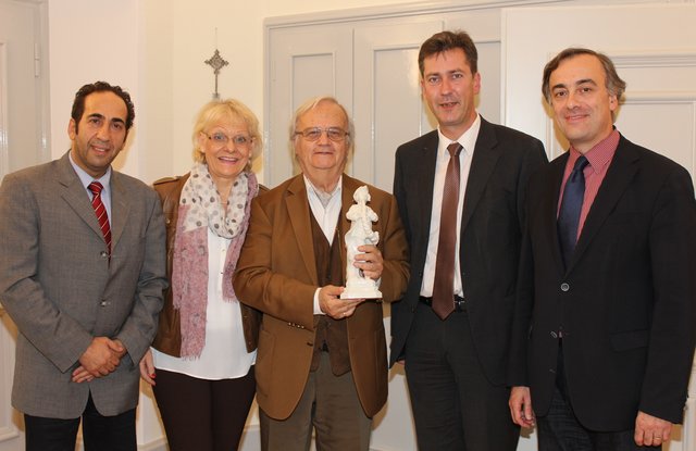 v.l. Stadtrat Emanuele La Rosa, Greti und Blagoy Apostolov, Oberbürgermeister Christian Schuchardt, Kulturreferent Muchtar Al Ghusain.
