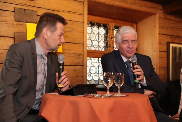 Martin Wagner (l.), BR-Hörfunk-Direktor, führte das Interview mit Dr. Josef Schuster. | Foto: bayernpress
