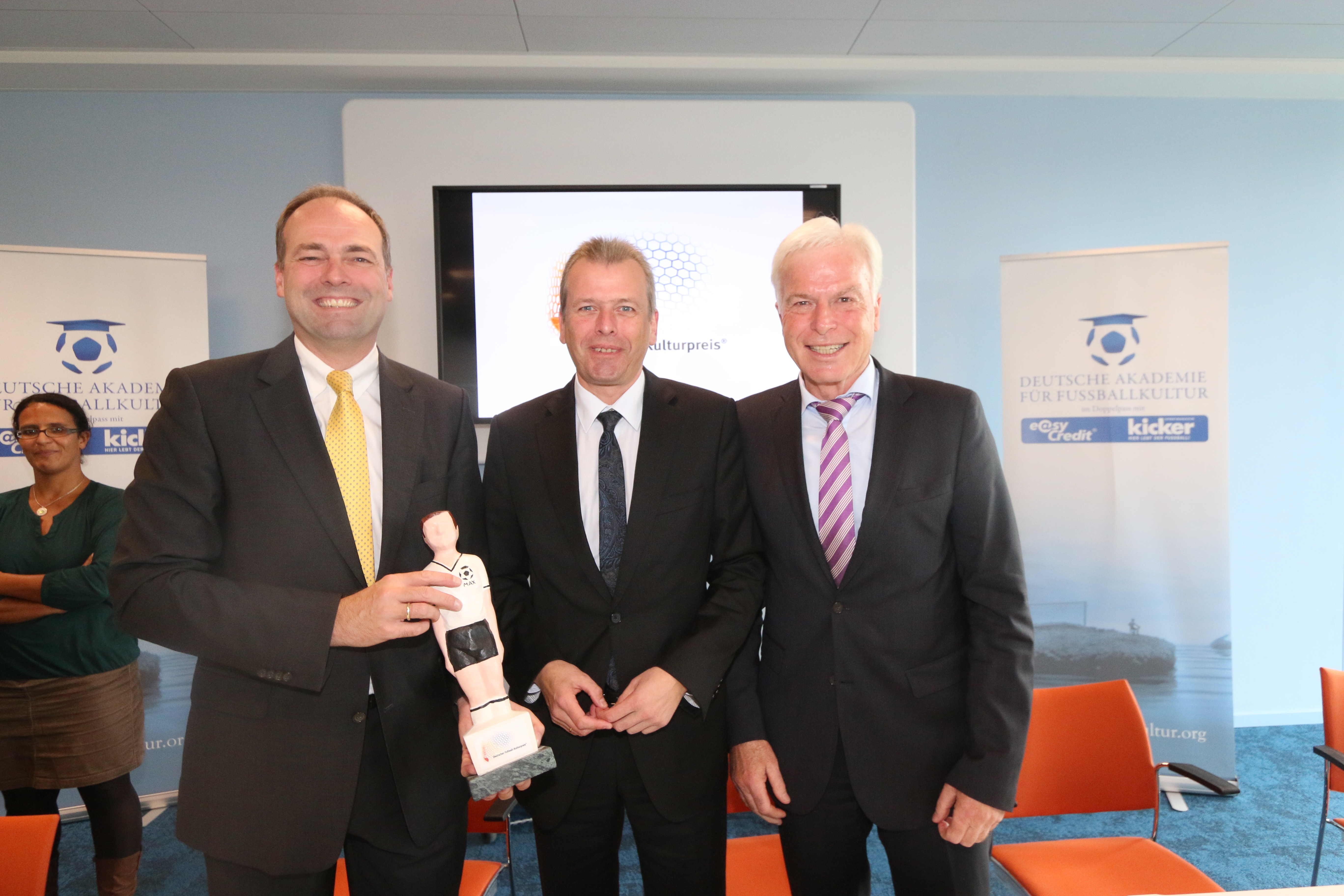 Alexander Boldyreff, Vorstandsvorsitzender Teambank AG/easyCredit, OB Dr. Ulrich Maly und Rainer Holzschuh, (v.l.), Herausgeber kicker-sportmagazin.