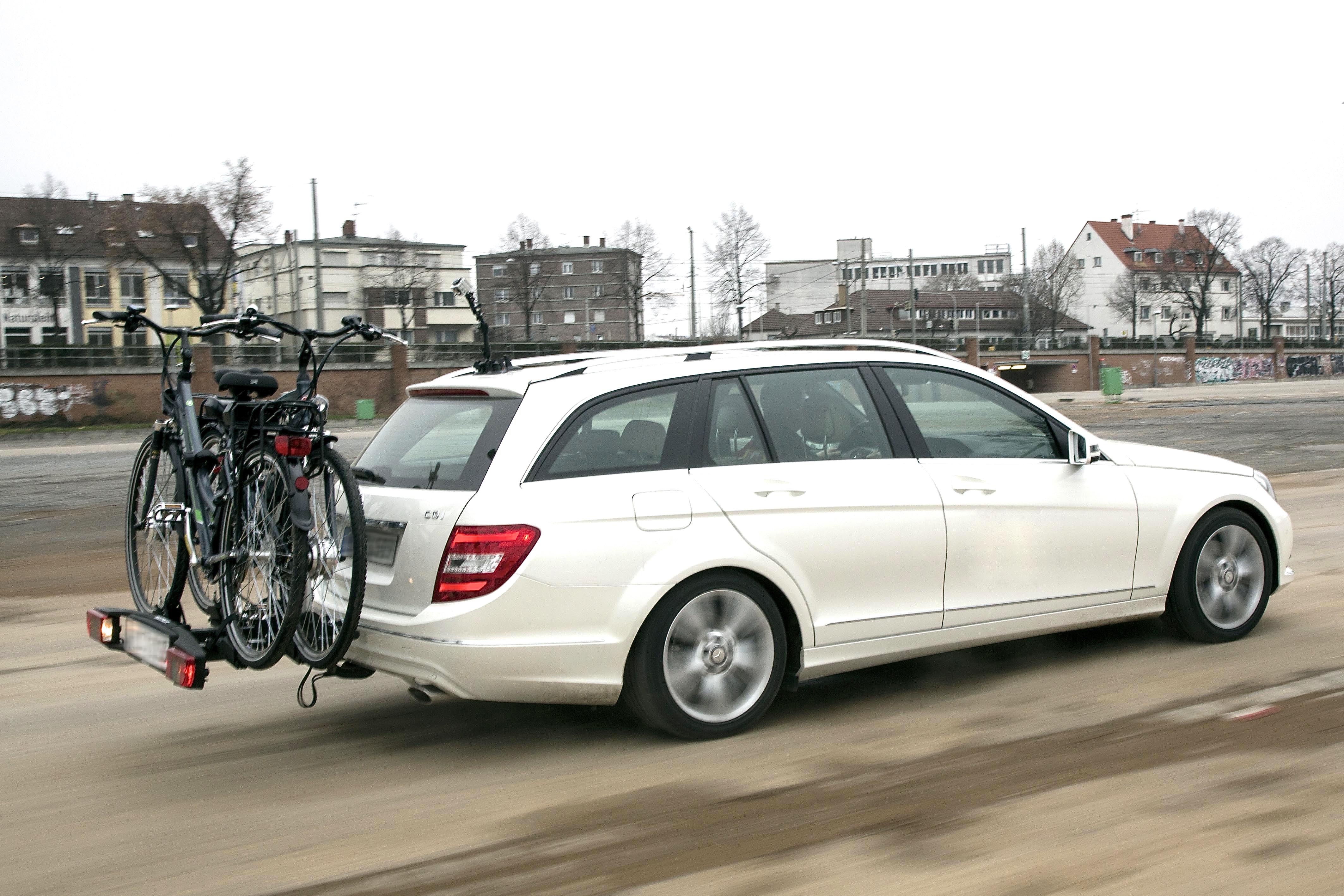 Auto mit Fahrradträger. Foto: Auto-Medienportal.Net/Tschovikov/GTÜ