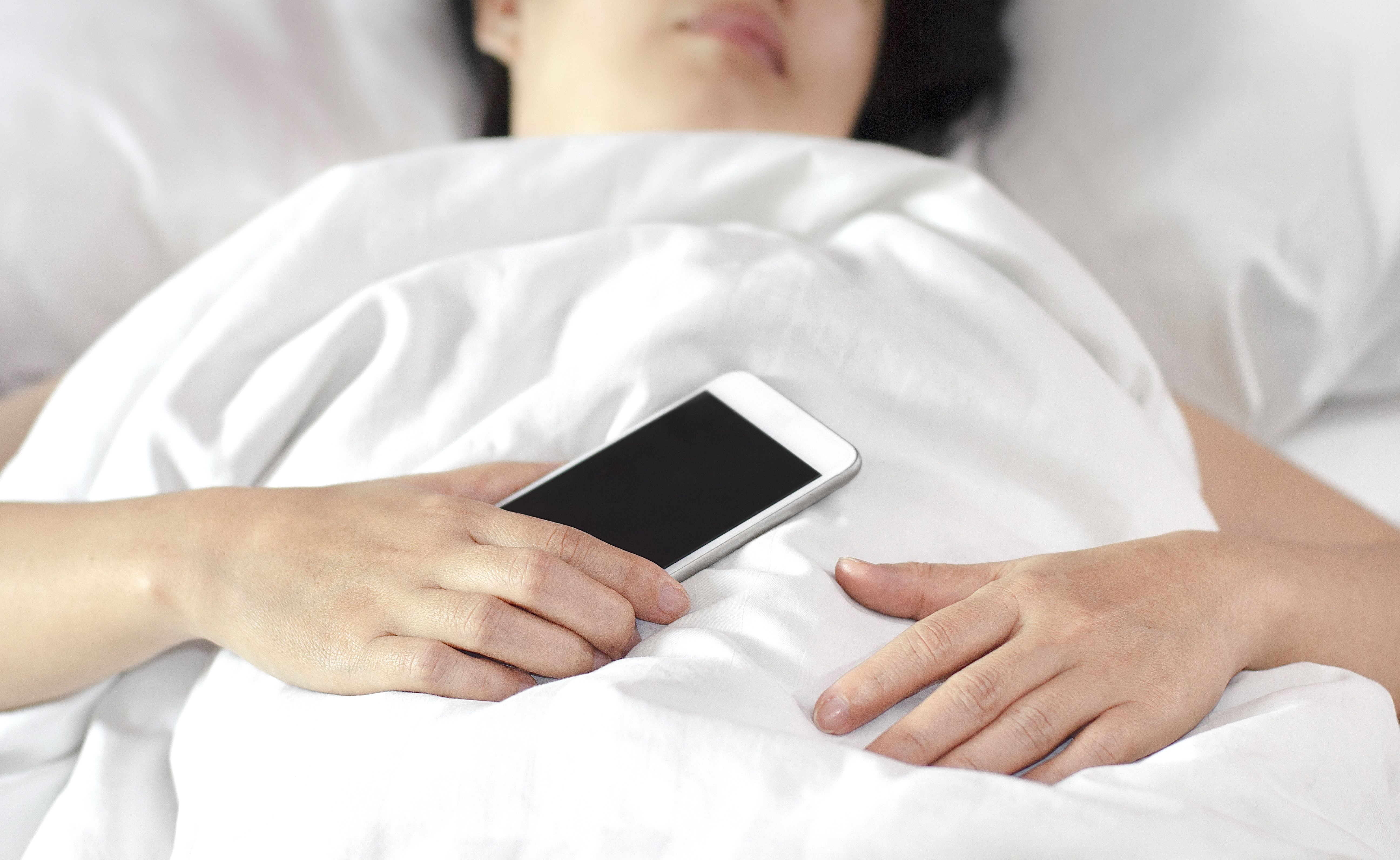 Wenn man kostenmäßig den Überblick behalten möchte, ist auch das Mobiltelefon zweifellos eine Alternative. Jedoch sollte man sich sicherheitshalber erkundigen, ob, wann und wo man dieses im Krankenhaus überhaupt nutzen darf. Foto: © toa555/Fotolia.com