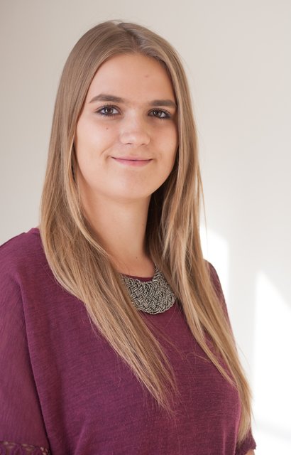 Susanne Nocon, 18 Jahre, Schülerin des Bertolt-Brecht-Gymnasiums. Hobbys: Eiskunstlauf, Radio selber machen. | Foto: Stadt Nürnberg