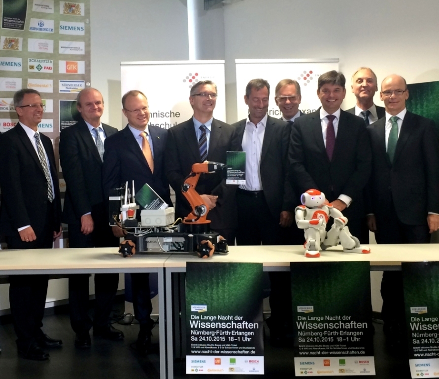 Gruppenfoto (v.l.): Rainer Pühl, Standortleiter Continental, Heinz Brenner, Siemens AG, Dr. Robert Mayr, stellv. Vorstandsvorsitzender der DATEV, Prof. Dr. Ralph Blum, Vizepräsident der Technischen Hochschule Nürnberg, Dr. Andreas Hampe, Technischer Werkleiter Bosch, Werk, Prof. Dr. Raimund Wildner, Vizepräsident und Geschäftsführer GfK Nürnberg, Prof. Dr.- Ing. Joachim Hornegger, Präsident FAU, Ralf Gabriel, Kulturidee, und Dr. Tim Hosenfeldt, Zentrale Innovation Schaeffler.