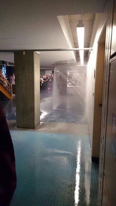 Die Sprinkleranlage in der WISO beendete die Erstsemesterfeier.