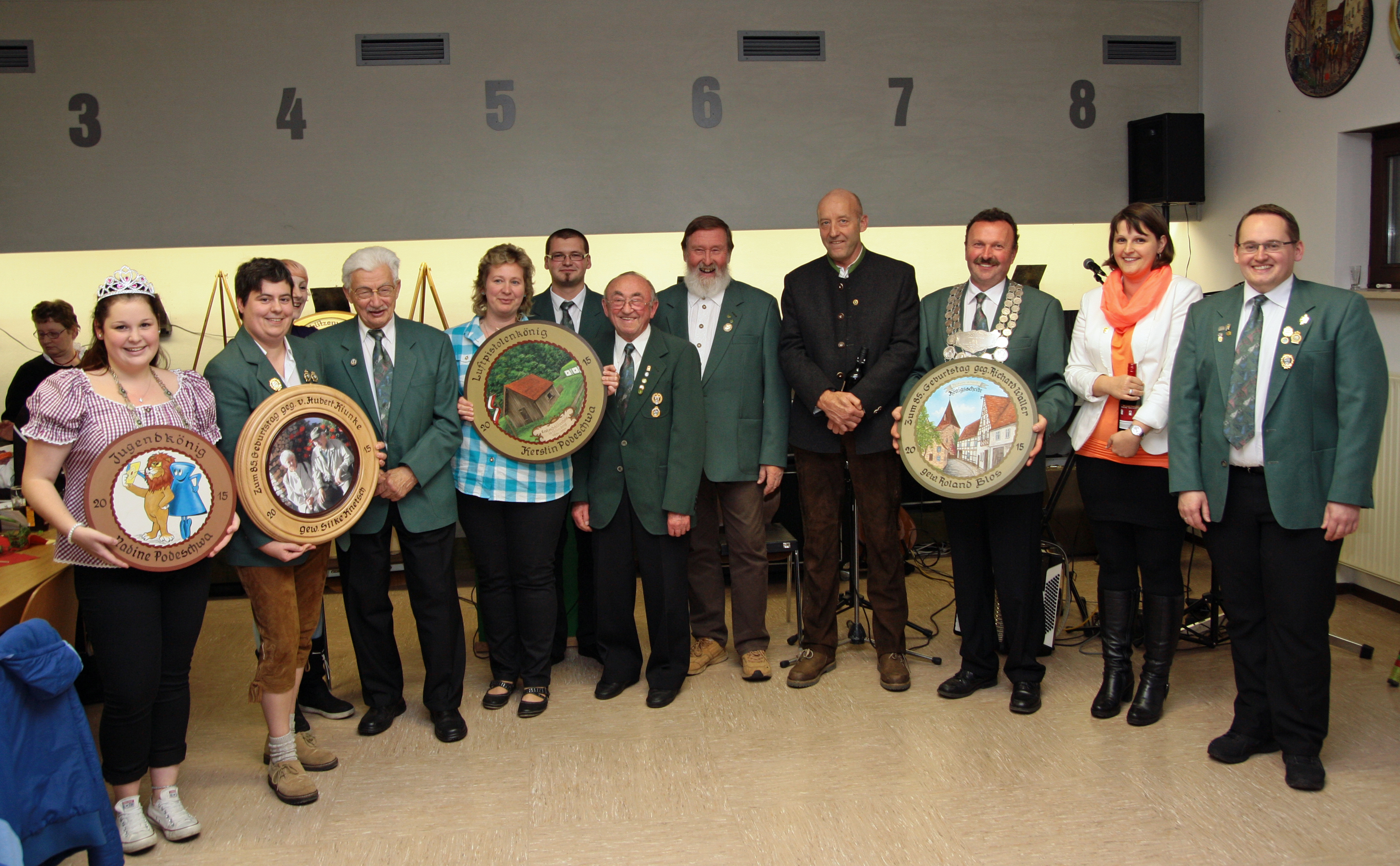 Könige, Ritter, Gewinner der Scheiben und Spender der Scheiben des SV Grünsberg-Weinhof.