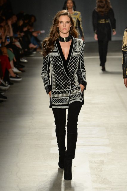 Top-Model Alessandra Abrosio in New York bei der Vorstellung der Kollektion Balmain und H&M. | Foto: H&M Newsroom/Balmain